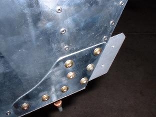 Right side cover plate