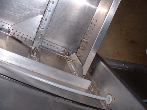 Rear spar wing attach point