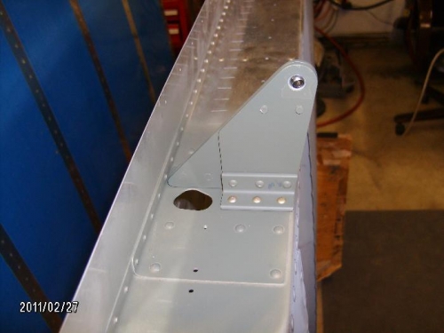 Inboard R wing aileron bracket completed.