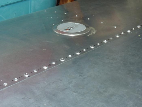 Alternating A6 and A5 rivets