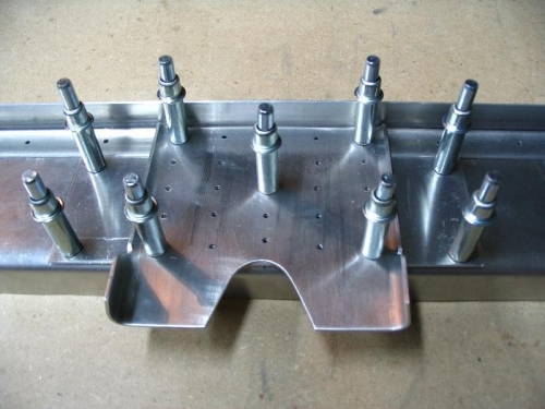 Rear spar attachment with 25 holes