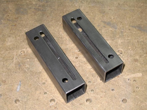 Extrusion latch hinges
