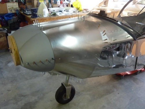 Cowling secured by camlocs