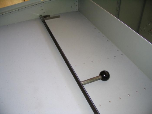Middle canopy lock tube with outboard tubes