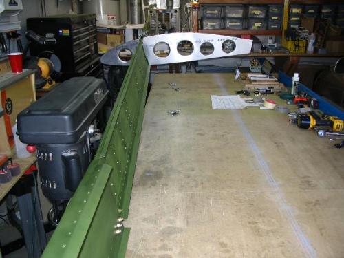 How the wing and nose ribs attach