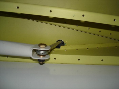RH pushrod connected to flap actuator weldment