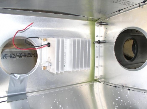 Right wing strobe pack