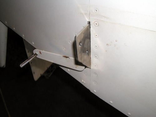 Right rear spar installed