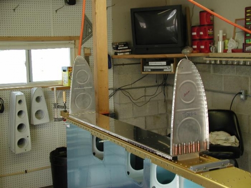 Removed the fuel tank skin but left the two outside ribs to drill the baffle plate to the tank bracket