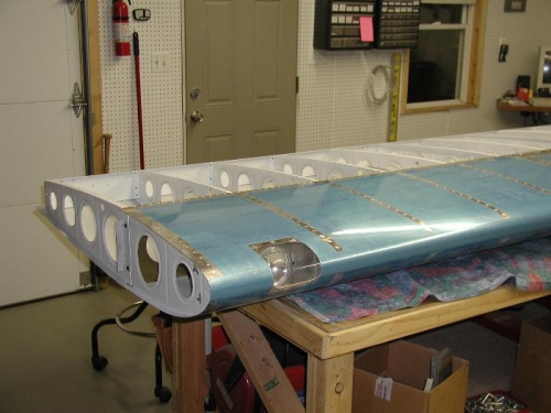 Picture showing the landing light on left wing.