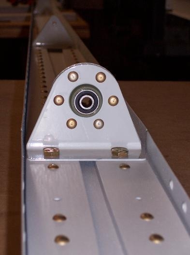 Close up of the center bearing installed on the rear HS spar
