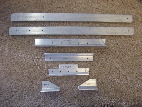 The 2 F-811 Stab attach bars on top, and all of the F-800 parts