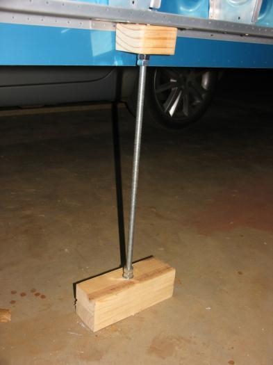 Very simple center support jack from threaded rod and blocks of wood - works a charm