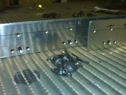 Joint plate ready for rivetting of platenuts