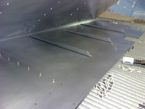 Back Rivetting stiffeners to right skin