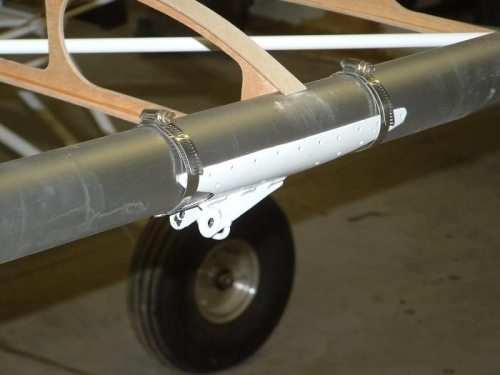 Front wing support bracket