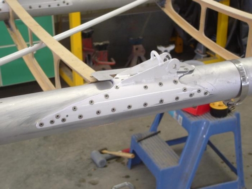 Front Strut bracket Left wing