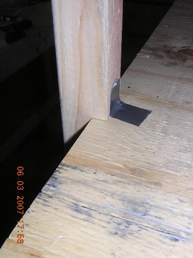 Shelf attachment detail