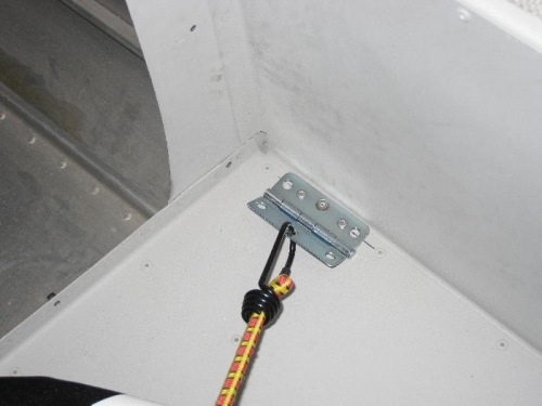 View of bungee hooked into the hinge half.