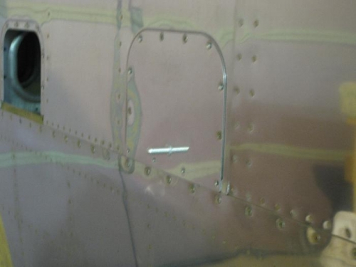 The middle access panel has an OAT probe installed.
