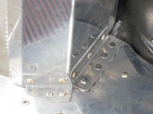 Zoomed in view of left forward baffle clips.