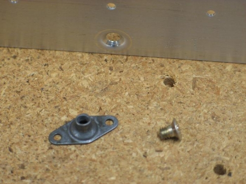 Shourt #8 screw for plate-nut attach help.