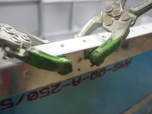 Clamp shut static line clip.