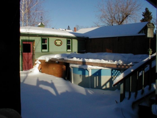 Has a pool.