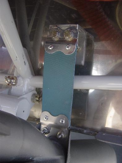 Pilot side (w/o breather tube)