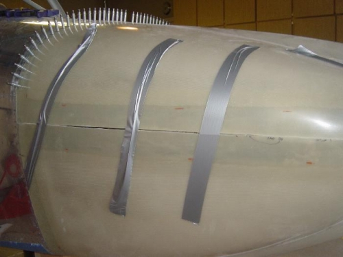 This is the side with skimpy material, you can see the gap. I might be able to close/narrow it