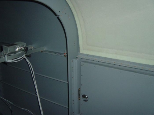 The afte egde of the cabin top is short as it meets the bulkhead at the longeron. Many builders same