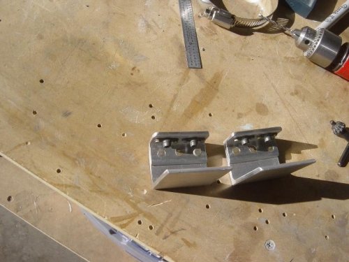 Exhaust hangers w/ nutplates