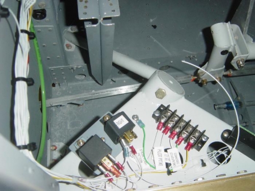 The 'brains' w/ cracked mounting tab for Right Door : (