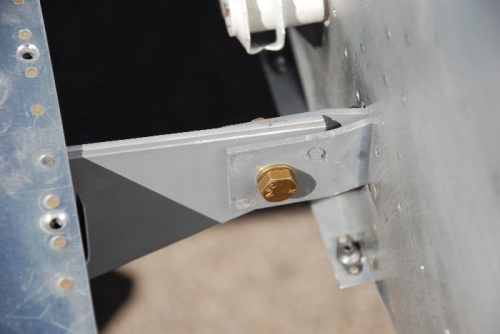 Rear spar AN6 bolt in place
