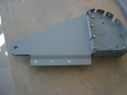 I alternated rivet heads like on the trailing edges