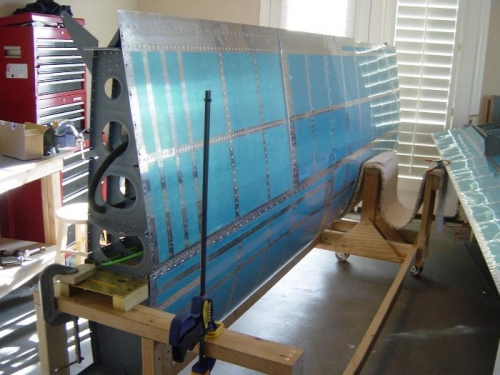 Left fuel tank mounted to left wing spar/assembly