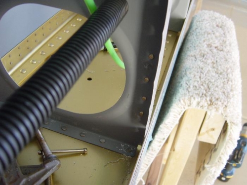 Pitot attach bracket angle riveted to rib