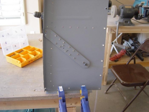 Right seat rib riveting