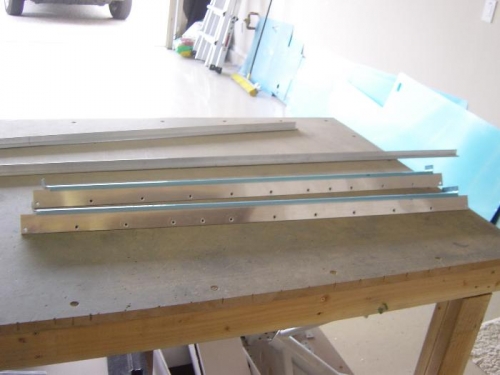 Countersunk mid cabin decks.