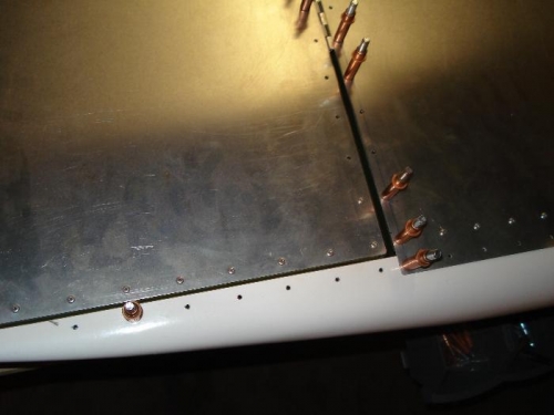 3 mm edge gap on both sides