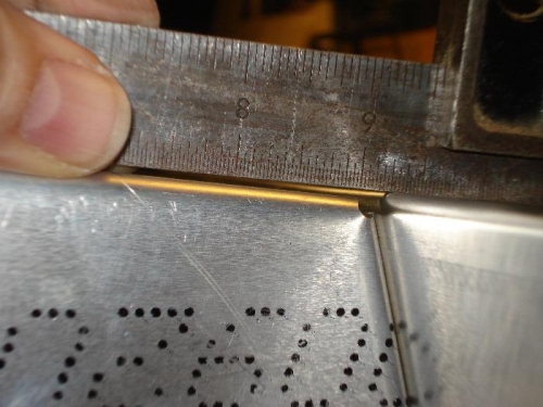 The gap on the bottom trailing edge