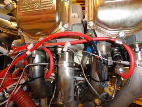 Wire routing on the right side of the engine