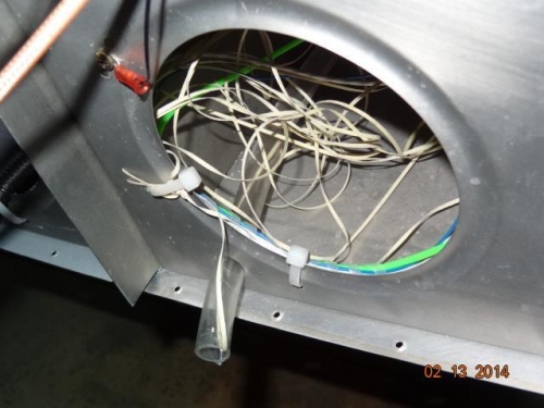Wires in the right wingtip