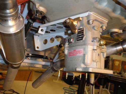 The carb with the VA-149-360 cable bracket in place