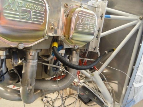 The manifold pressure hose in place