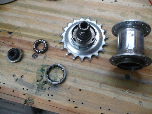 Needed parts from the rear hub