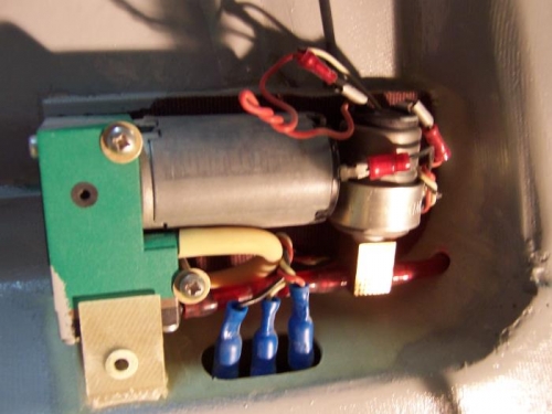 door seal pump- appears wired correctly