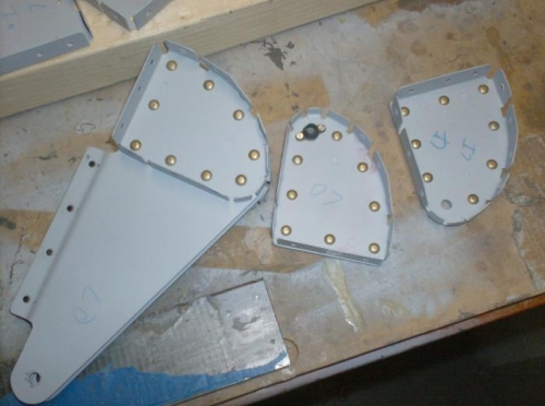 Riveting nose ribs and hinge brackets