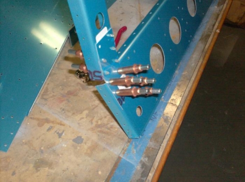 Side channel gussets on fusebulkhd