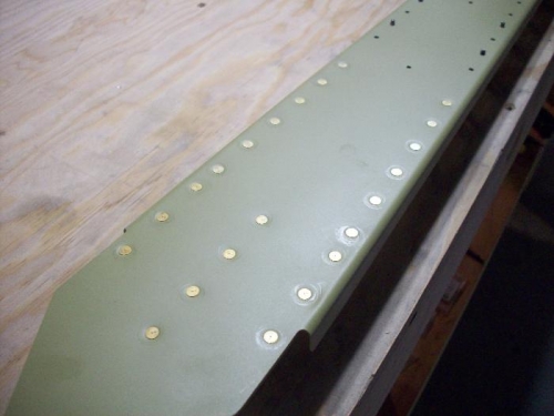 Flush rivets on the front of the rear spar.